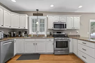 38 Buckingham Dr, Londonderry, NH 03053 - Photo 8