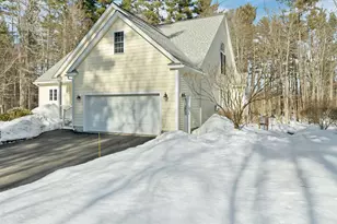 11 Vineyard Dr, Stratham, NH 03885 - Photo 4