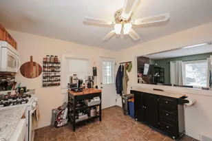 21 Erie St, Manchester, NH 03102 - Photo 10