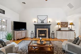 17 Canterbury Ct, Salem, NH 03079 - Photo 10