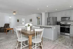 104 Robinhood Dr, Exeter, NH 03833 - Photo 2