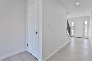 33 Crestview Wy, Raymond, NH 03077 - Photo 8