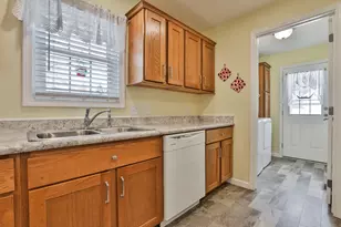 21 Fairfield Dr, Concord, NH 03301 - Photo 18