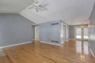 9 Westchester Ct, Hudson, NH 03051 - Photo 6