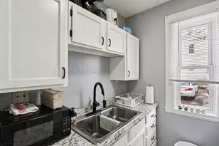 424 Cedar St, Manchester, NH 03103 - Photo 6