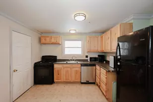 32 Norton St, Nashua, NH 03064 - Photo 4