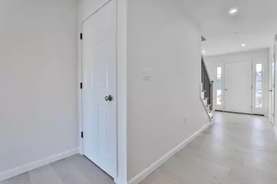 31 Crestview Way, Raymond, NH 03077 - Photo 8