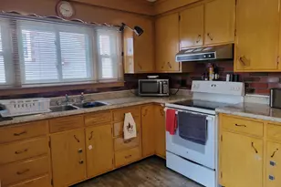 106 Spruce St, Berlin, NH 03570 - Photo 4