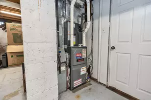 385 Hill St, Manchester, NH 03102 - Photo 36