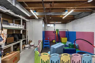 385 Hill St, Manchester, NH 03102 - Photo 34