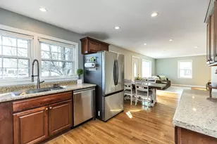 385 Hill St, Manchester, NH 03102 - Photo 6