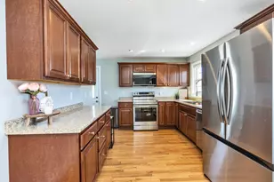 385 Hill St, Manchester, NH 03102 - Photo 2