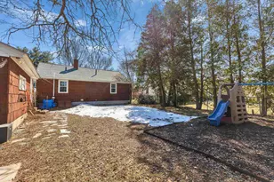 385 Hill St, Manchester, NH 03102 - Photo 40