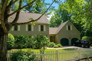 29 Lexington Dr, Atkinson, NH 03811 - Photo 2