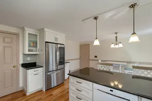 331 Fox Run Rd, Hudson, NH 03051 - Photo 10