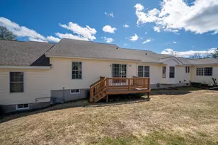 34 Lincoln Dr, Londonderry, NH 03053 - Photo 32