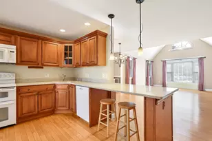 10 Town Village Dr, Salem, NH 03079 - Photo 8