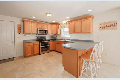 66 Sandy Brook Street, Manchester, NH 03103 - Photo 8