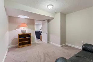 40 Hollow Ridge Dr, Nashua, NH 03062 - Photo 36