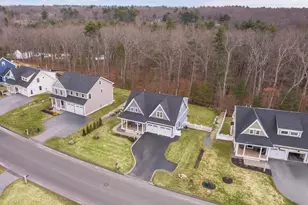 13 Clover Ln, Londonderry, NH 03053 - Photo 28