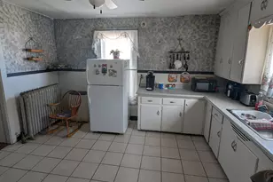 520 Champlain St, Berlin, NH 03570 - Photo 2