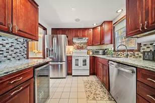 35 Olde Country Village, Londonderry, NH 03053 - Photo 2