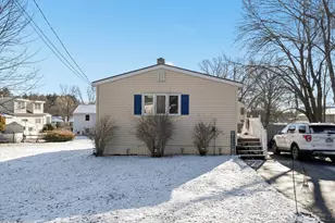 19 Erskine Ave, Manchester, NH 03104 - Photo 2