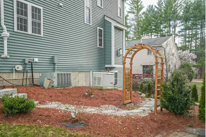 5 Lowther Place, Nashua, NH 03060 - Photo 2