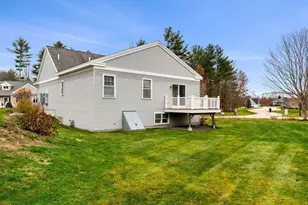 12 Mill Pond Rd, Brentwood, NH 03833 - Photo 2