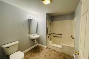 40 Eastern Ave, Manchester, NH 03104 - Photo 24