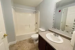 40 Eastern Ave, Manchester, NH 03104 - Photo 20
