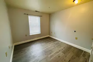 40 Eastern Ave, Manchester, NH 03104 - Photo 4