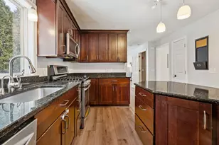 5 Carlton Dr, Lebanon, NH 03784 - Photo 8