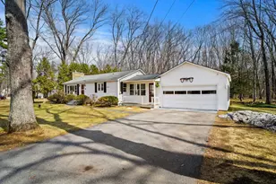 53 Seaverns Bridge Rd, Amherst, NH 03031 - Photo 2