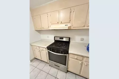 5 Louisburg Square #11, Nashua, NH 03060 - Photo 2