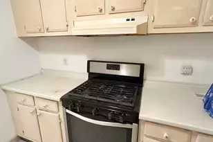 5 Louisburg Square, Nashua, NH 03060 - Photo 2