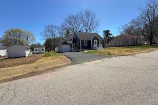 20 Doris Ave, Portsmouth, NH 03801 - Photo 2