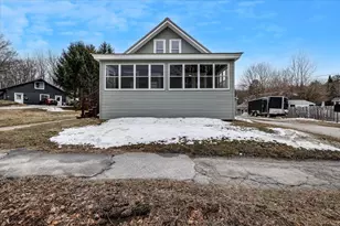 13 Hawthorne St, Plymouth, NH 03264 - Photo 2