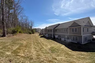 109 Woodview Way, Manchester, NH 03102 - Photo 4