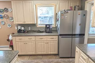 42 Celeste St, Manchester, NH 03103 - Photo 6