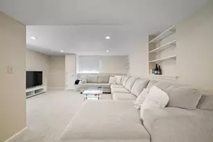 27 Hyacinth Dr, Nashua, NH 03062 - Photo 16