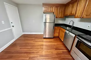 33 Andrew St, Manchester, NH 03104 - Photo 2