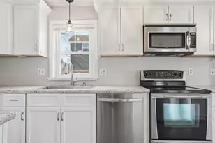 11 Phillip Rd, Derry, NH 03038 - Photo 14