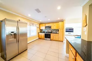 75 Hall Rd, Londonderry, NH 03053 - Photo 6