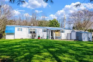 16 Harbourt Dr, Winchester, NH 03470 - Photo 2