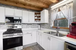 282 Henniker St, Hillsboro, NH 03244 - Photo 14