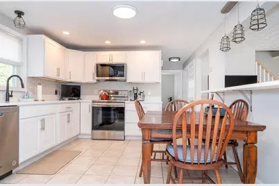 20 Colonial Drive, Salem, NH 03079 - Photo 2