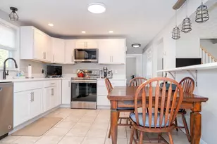 20 Colonial Dr, Salem, NH 03079 - Photo 2