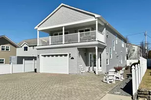 562 Nashua St, Seabrook, NH 03874 - Photo 2