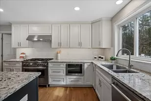 50 Hearthside Cir, Bedford, NH 03110 - Photo 6